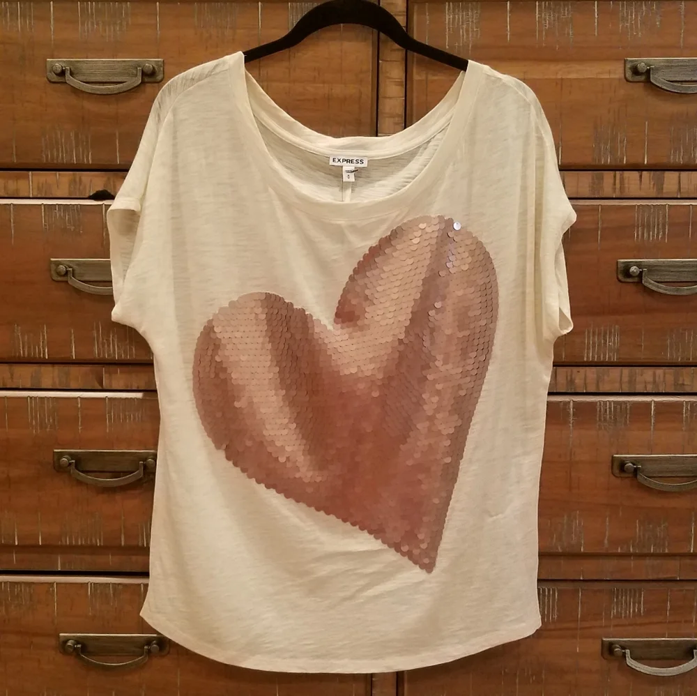 Express Sequin Heart Top - Picture 2 of 6